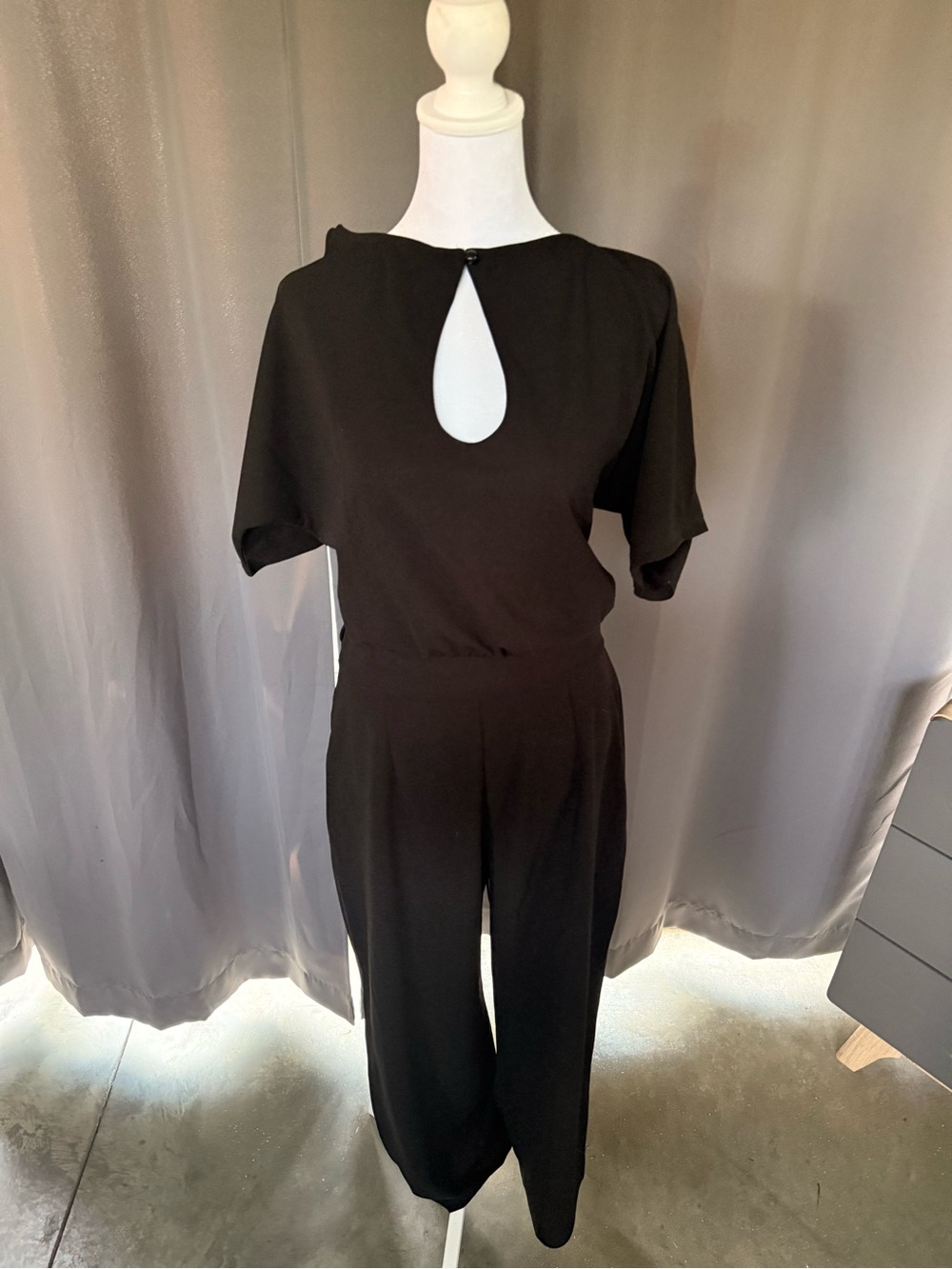 Women's Black Keyhole Short-Sleeve Jumpsuit